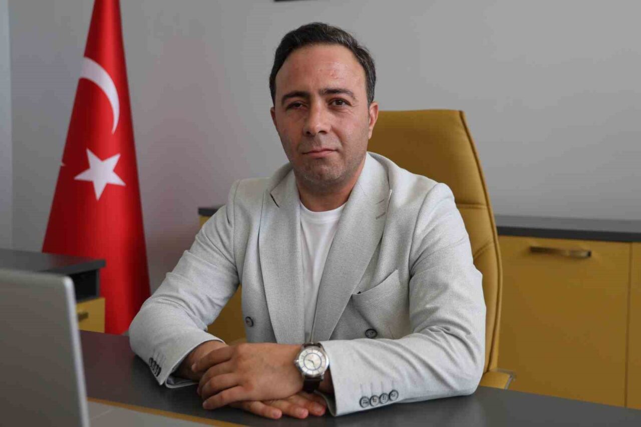 Elazığ'da Murat Demir liderliğindeki EMŞAV, 'Bayrak Evler' projesine başladı. Proje,