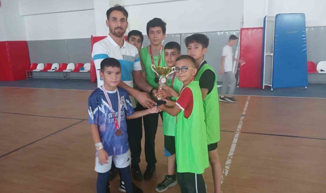 Elazığ'da düzenlenen Minikler Futsal Turnuvası, 68 sporcunun katılımıyla sona erdi.