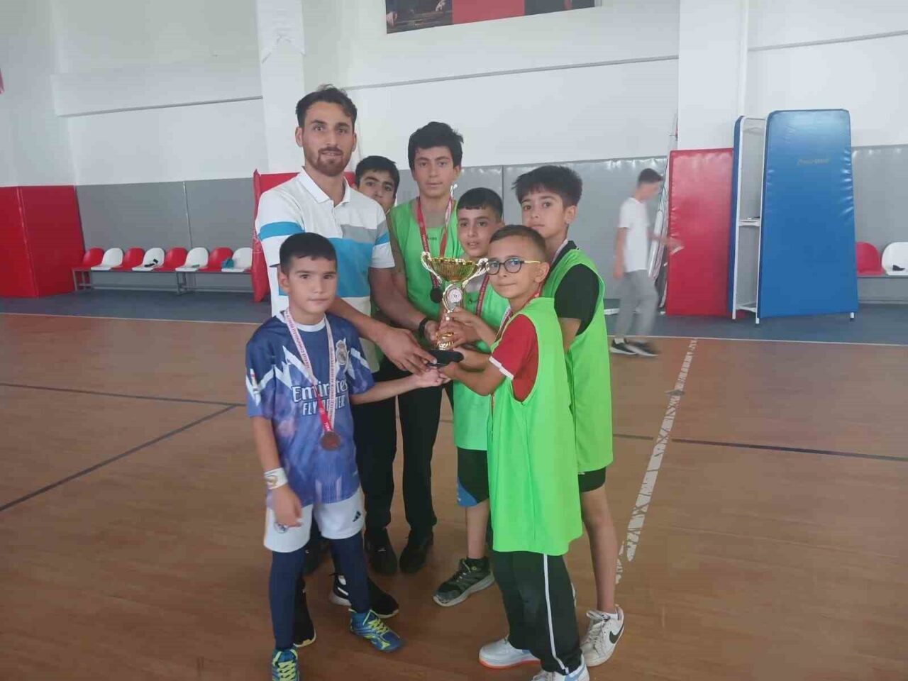 Elazığ'da düzenlenen Minikler Futsal Turnuvası, 68 sporcunun katılımıyla sona erdi.