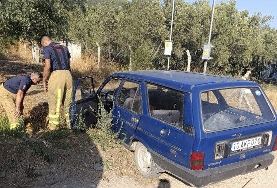 Balıkesir'in Erdek ilçesinde kontrolden çıkan bir otomobil, yan yatarak sürücüsü