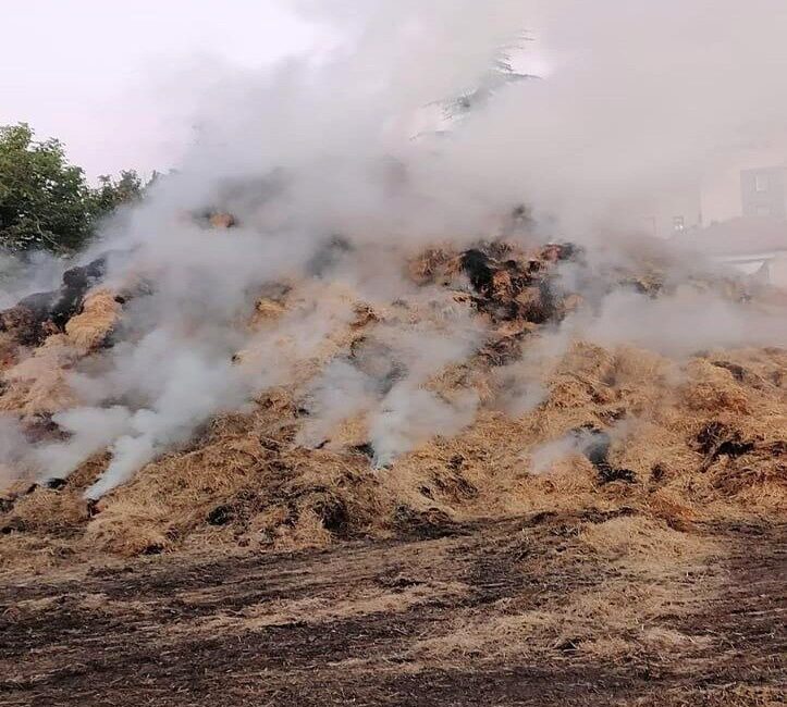 Konya'nın Ereğli ilçesinde Ferdi Kocatürk'e ait 100 ton saman balyasının