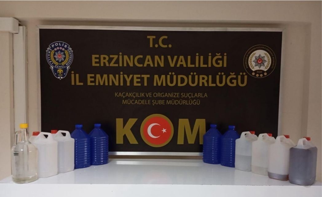 Erzincan'da yapılan operasyonda 42 litre kaçak içki ele geçirildi. İl