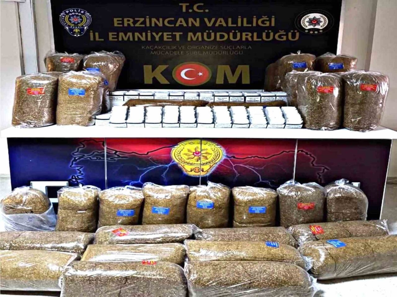 Erzincan'da uygulama noktasında durdurulan otobüste, 440 paket makaron ve 40