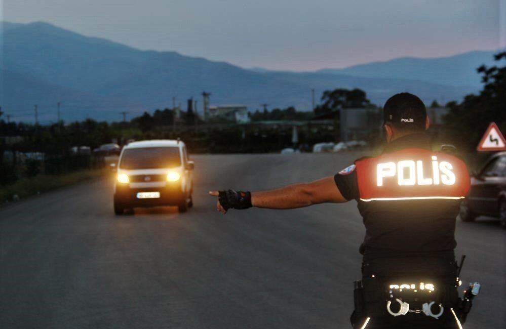 Erzincan İl Emniyet Müdürlüğü, aranan kişilere yönelik yürüttüğü operasyonla 17