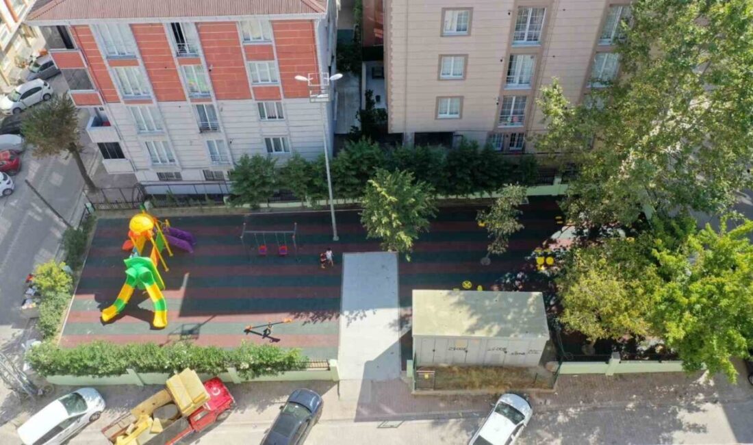 Esenyurt Belediyesi, Süleymaniye Mahallesi'ndeki Karanfil Parkı'nı tamamen yenileyerek modern bir