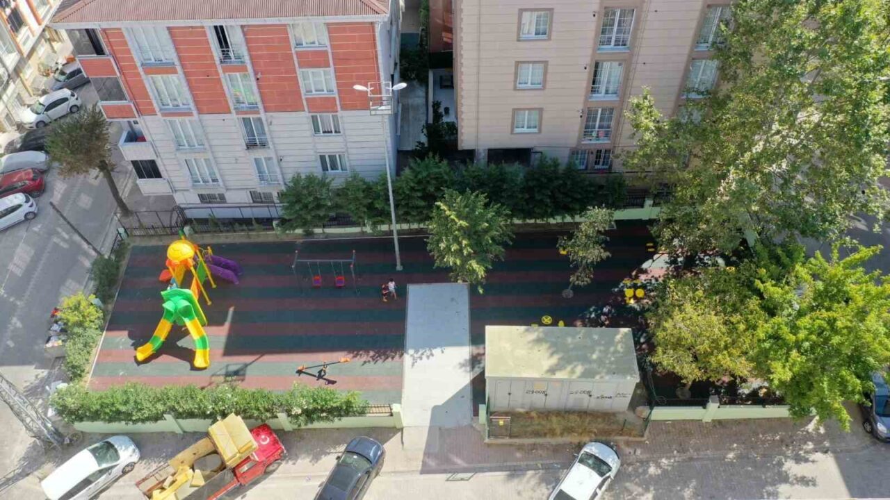 Esenyurt Belediyesi, Süleymaniye Mahallesi'ndeki Karanfil Parkı'nı tamamen yenileyerek modern bir
