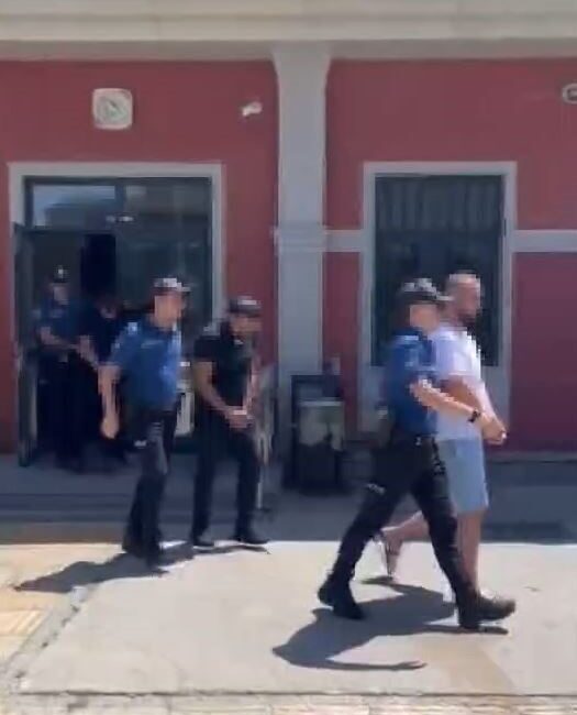 Esenyurt'ta dur ihtarına uymayarak polise direnen S.A., M.A., F.G., F.A.,