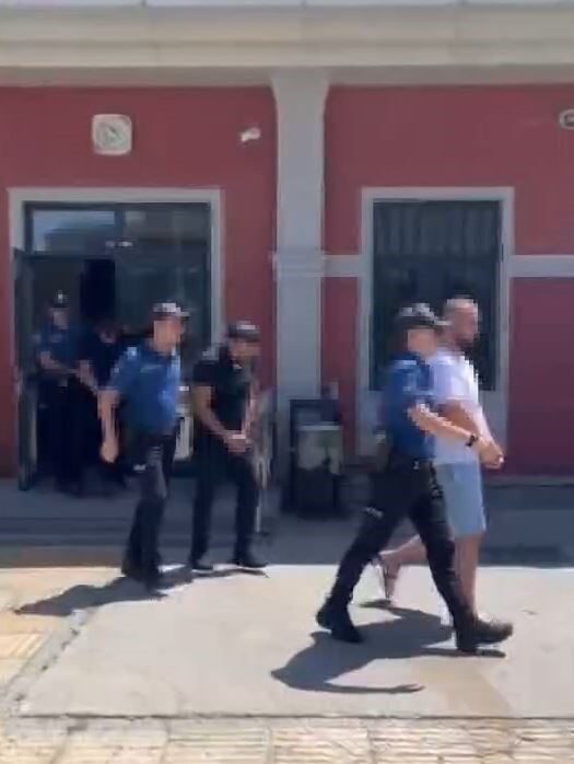Esenyurt'ta dur ihtarına uymayarak polise direnen S.A., M.A., F.G., F.A.,