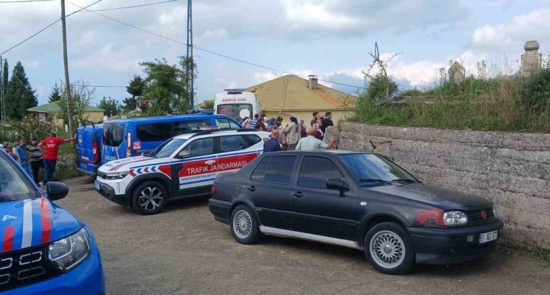 Trabzon'un Vakfıkebir ilçesinde M. Sağlam, eşi Tuğba Sağlam'ı bıçaklayarak yaraladıktan