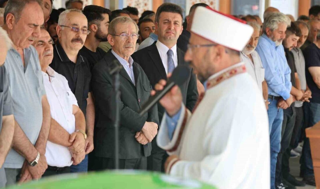 Abdüllatif Şener’in ağabeyi Ragıp Şener, 85 yaşında hayatını kaybetti. Cenazesi
