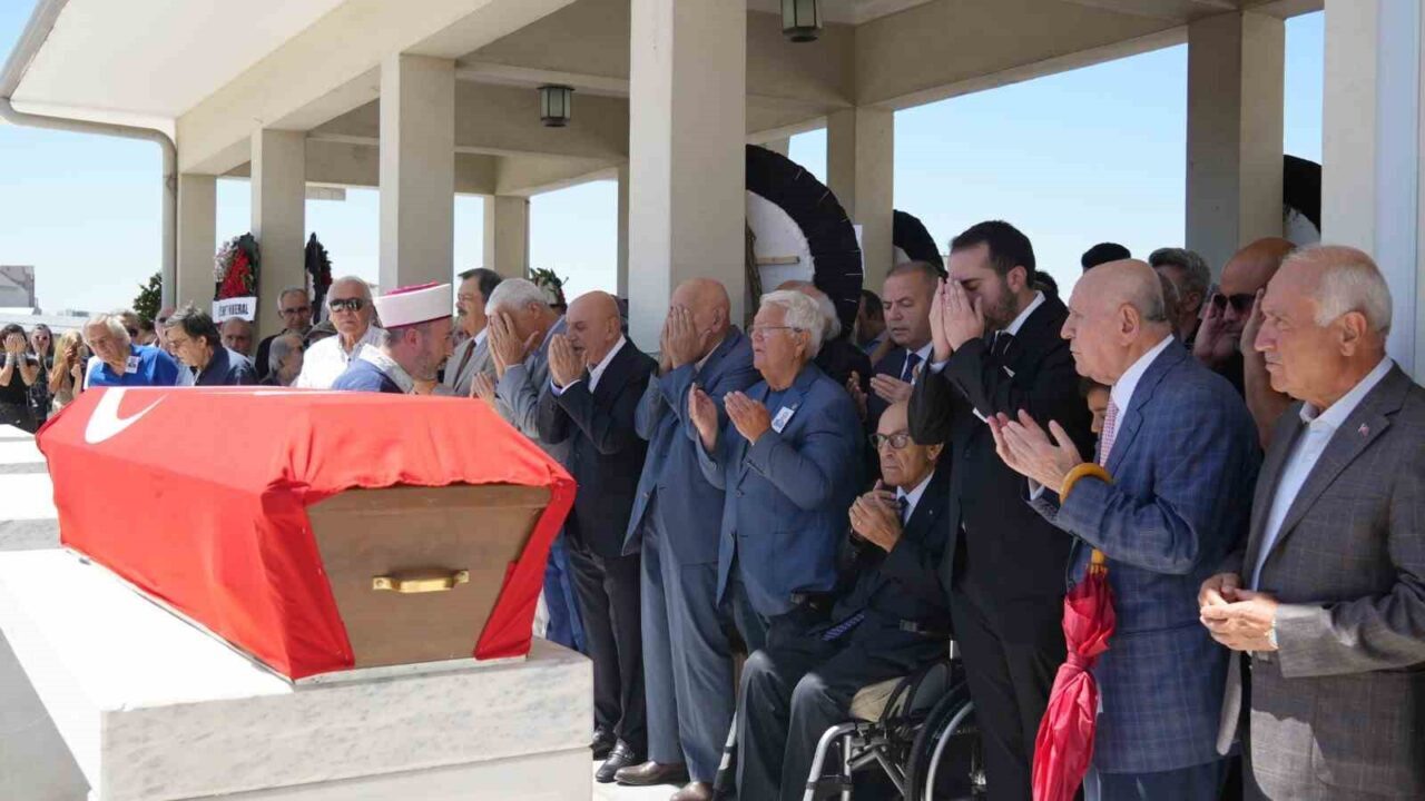 Eski Sağlık Bakanı Halil Şıvgın, 75 yaşında yaşamını yitirdi. Cenaze
