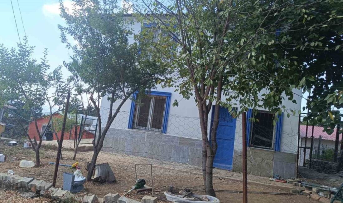 Adana'nın Kozan ilçesinde Yener R., kiracısı Hüseyin Başak ile yaşadığı