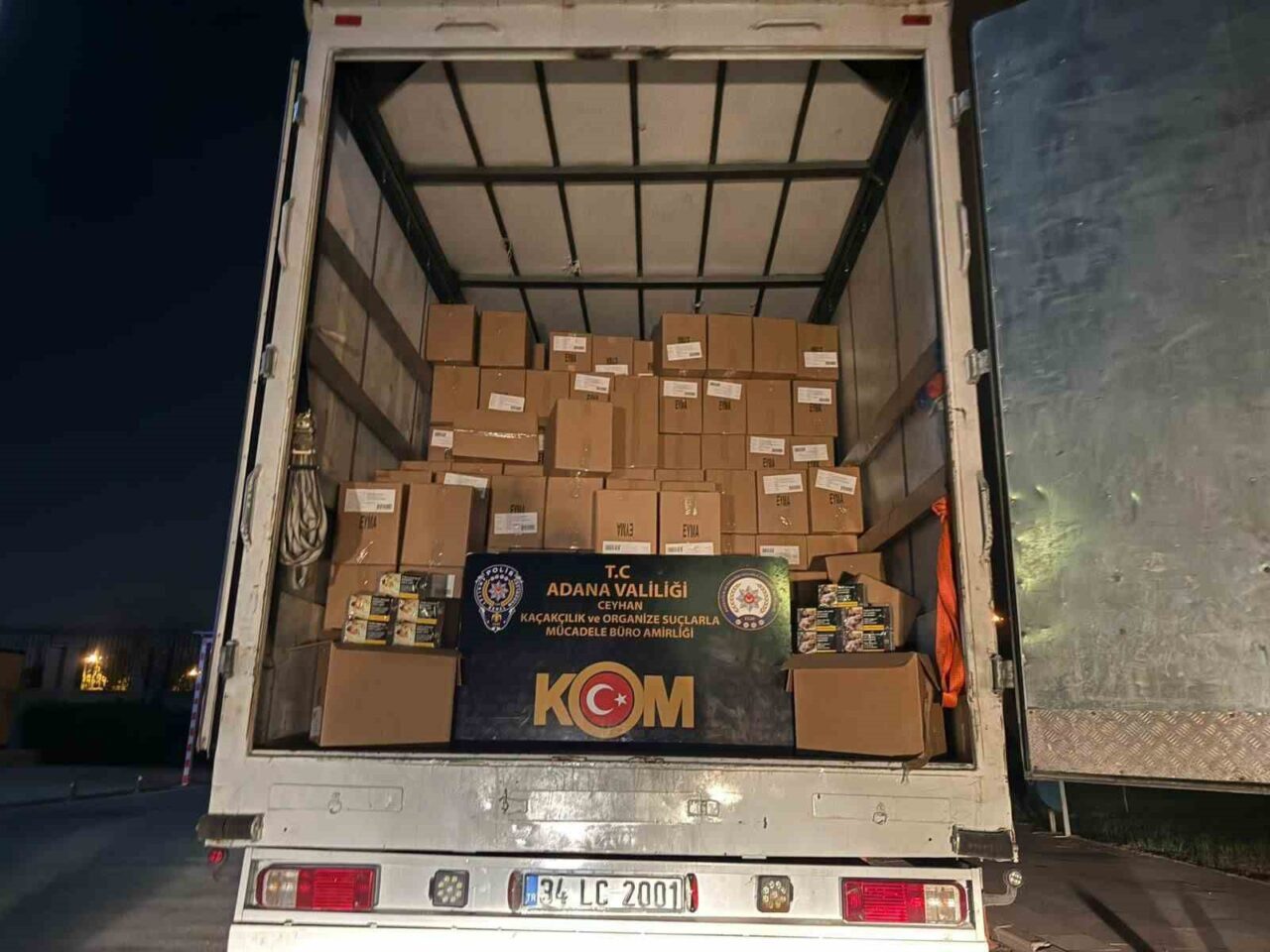 Adana'nın Ceyhan ilçesinde, Uğur Nakliyat'a ait kamyonda yapılan aramada 7