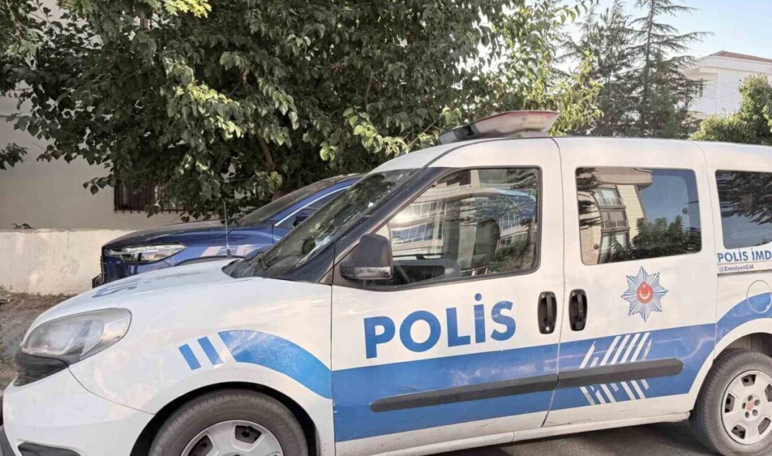 Afyonkarahisar'ın Bolvadin ilçesinde İ.Ç., evinin önünde silahlı saldırıya uğrayarak bacağından
