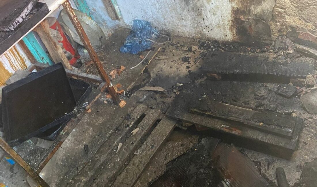 Manisa’nın Salihli ilçesinde, fırında unutulan yemekten kaynaklanan yangın, itfaiye ekipleri