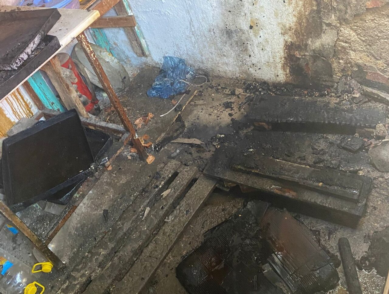 Manisa’nın Salihli ilçesinde, fırında unutulan yemekten kaynaklanan yangın, itfaiye ekipleri