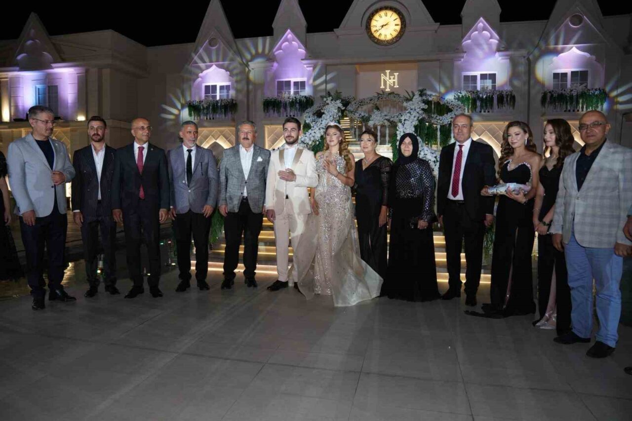 Gazeteci Azim Deniz'in kızı Nergis Deniz ve iş insanı Yusuf