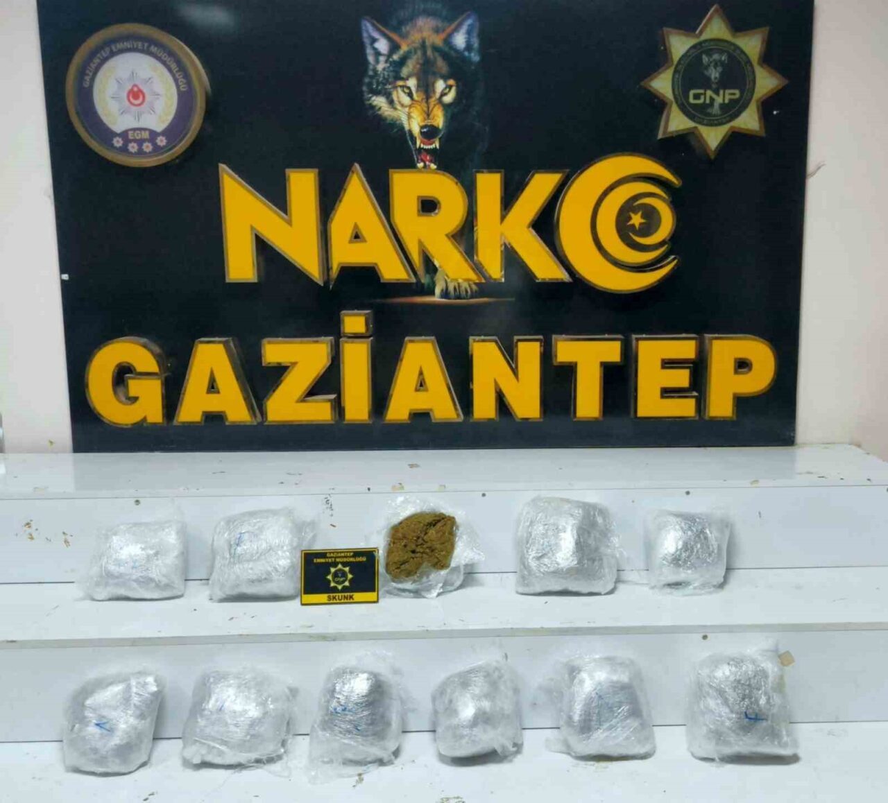 Gaziantep'te düzenlenen narkotik operasyonunda 5.4 kilogram skunk ele geçirildi ve