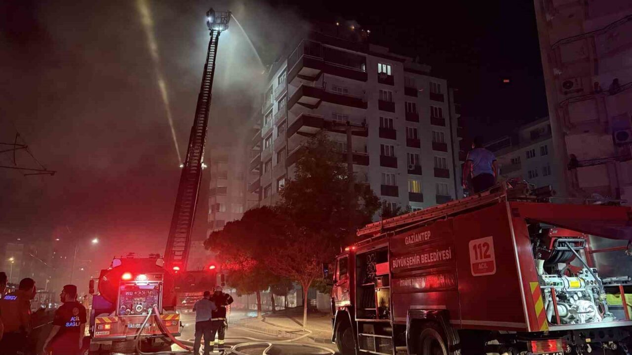Gaziantep'te Şehitkamil ilçesindeki 7 katlı bir binanın teras katında, sebebi