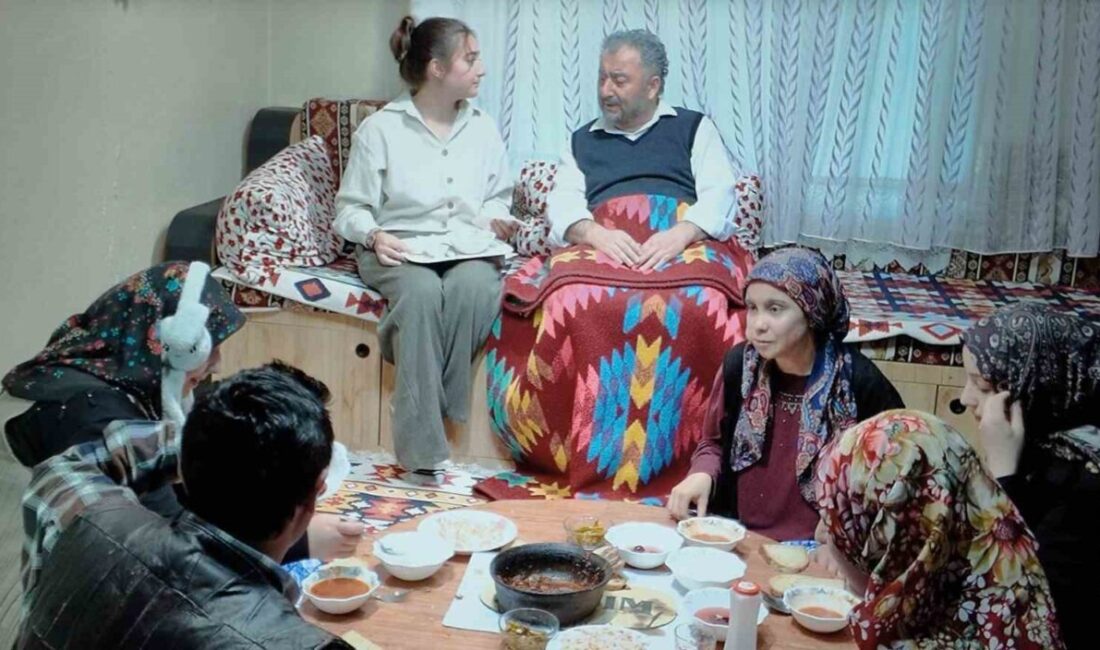Kütahya'nın Gediz ilçesindeki Kız Anadolu İmam Hatip Lisesi, "Merceğimdeki Düşler"