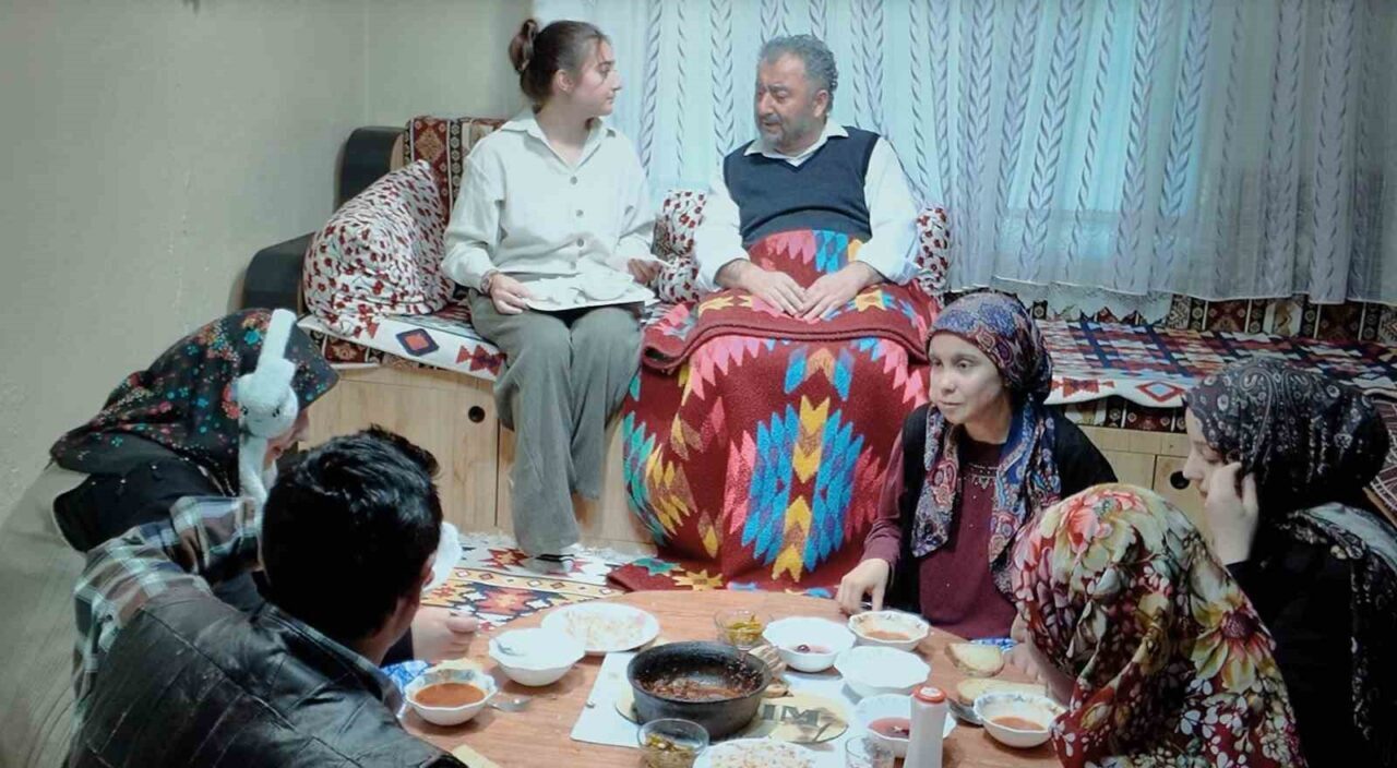 Kütahya'nın Gediz ilçesindeki Kız Anadolu İmam Hatip Lisesi, "Merceğimdeki Düşler"