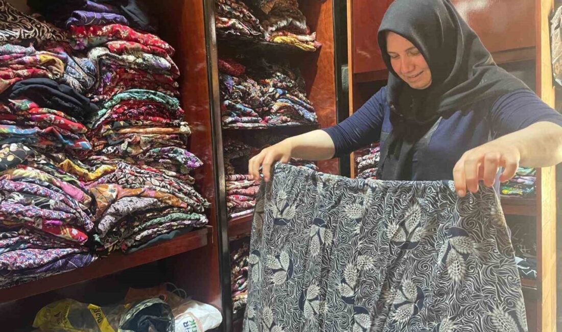 Cumalıkızık'ta yaşayan 40 yaşındaki Nagehan Sezer, terzilik yeteneğiyle kendi diktiği