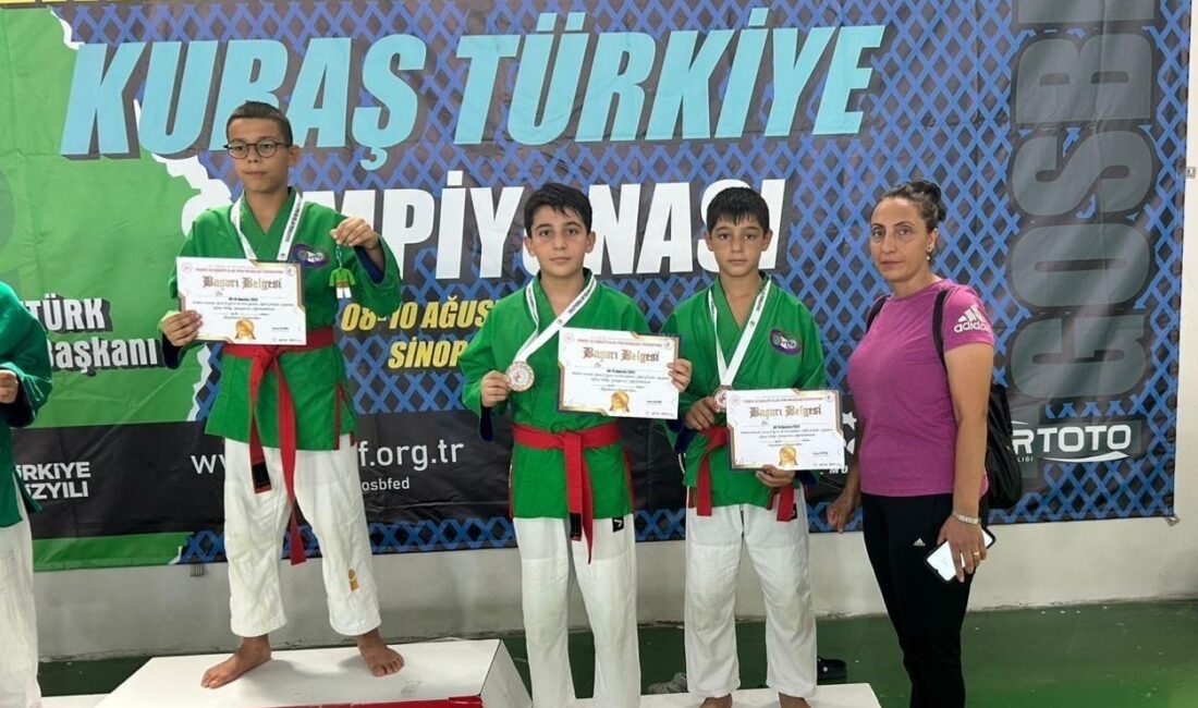 Elazığlı Umuthan Yağcı, Sinop'taki Minikler Türkiye Kuraş Şampiyonası'nda 42 kilogram