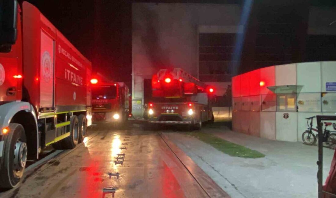 Kocaeli'nin Kartepe ilçesindeki geri dönüşüm fabrikasında çıkan yangın, itfaiye ekiplerinin