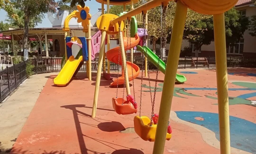 Aydın'ın Germencik ilçesinde, belediye ekipleri vatandaşların sağlıklı vakit geçirebileceği alanlar
