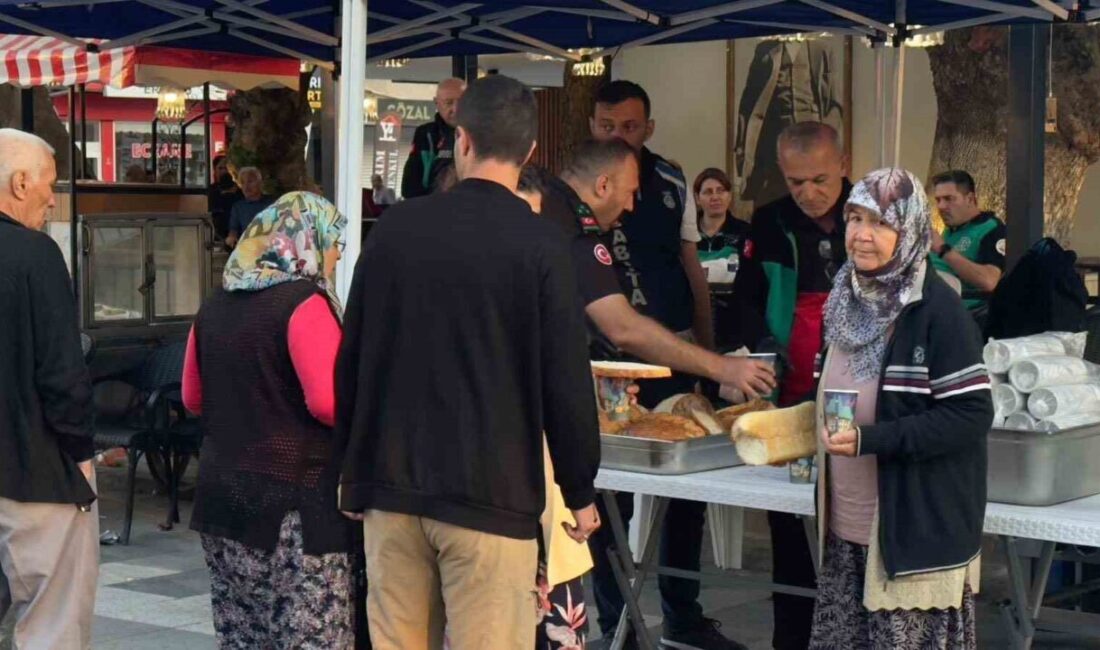 Gölcük Belediyesi, Balıkesir Sındırgı'da meydana gelen 6,1 büyüklüğündeki depremin ardından