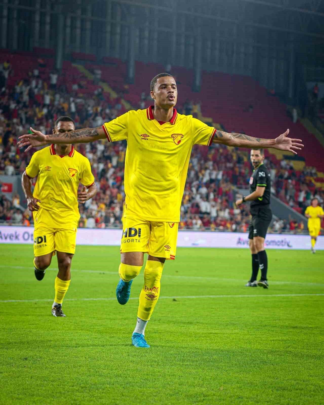 Göztepe, Brezilyalı forvet Janderson de Carvalho Costa ile yeni sezona