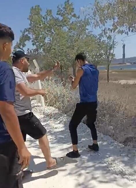 Başakşehir'de piknikten dönen yabancı uyruklu bir aile, hafriyat kamyonunun tozuna