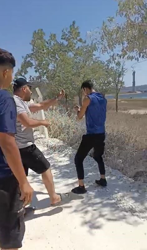 Başakşehir'de piknikten dönen yabancı uyruklu bir aile, hafriyat kamyonunun tozuna