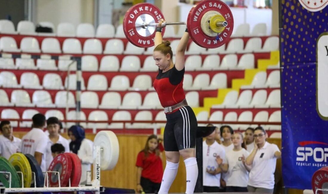 Sivas’ta düzenlenen Halter Yıldızlar Kulüpler Türkiye Şampiyonası’nın açılışı, Vali Yardımcısı