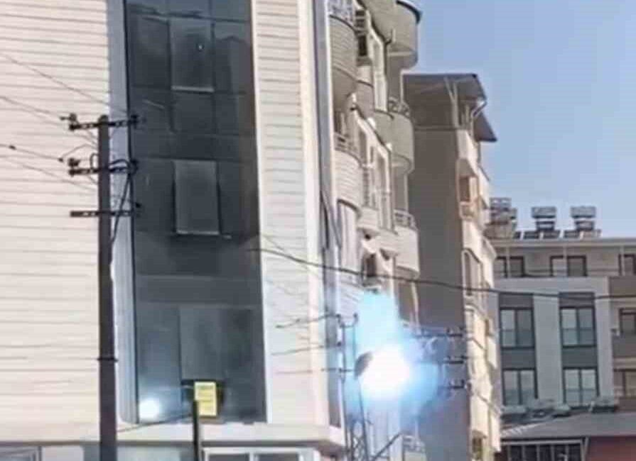 Hatay’ın Numuneevler Mahallesi'nde aşırı sıcaklık ve yüksek enerji yüklenmesi nedeniyle