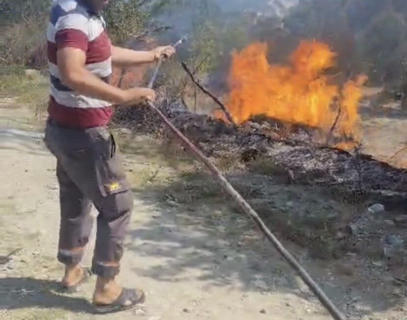 Hatay'ın Yayladağı ilçesi Çakı Mahallesi'nde sıcak havanın neden olduğu elektrik