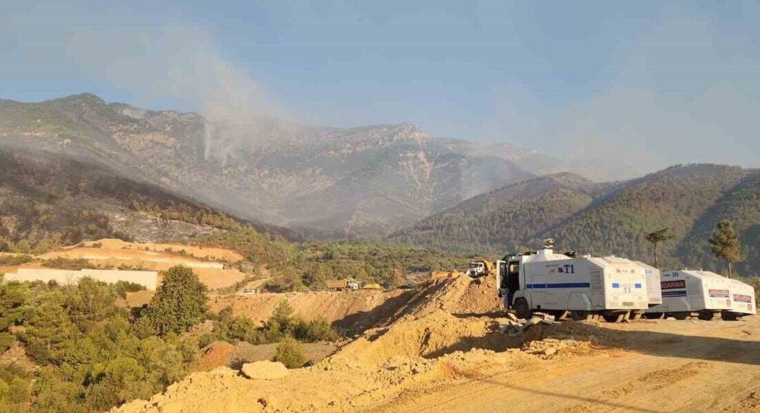 Hatay'ın Hassa ilçesinde dün akşam çıkan orman yangını, 14 saat