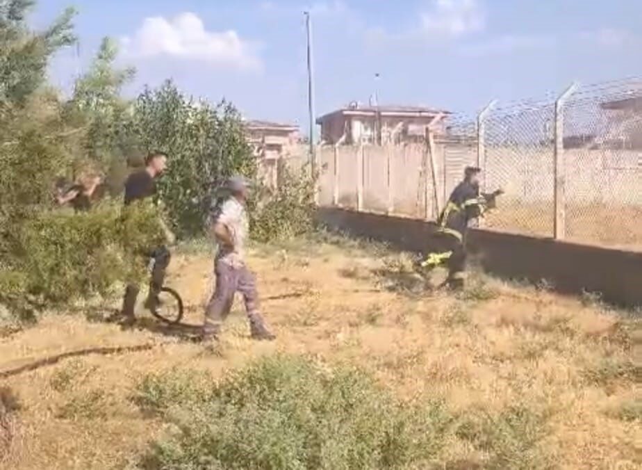 Şırnak Şerafettin Elçi Havalimanı'ndaki arazide çıkan yangın, ARFF ekiplerinin zamanında