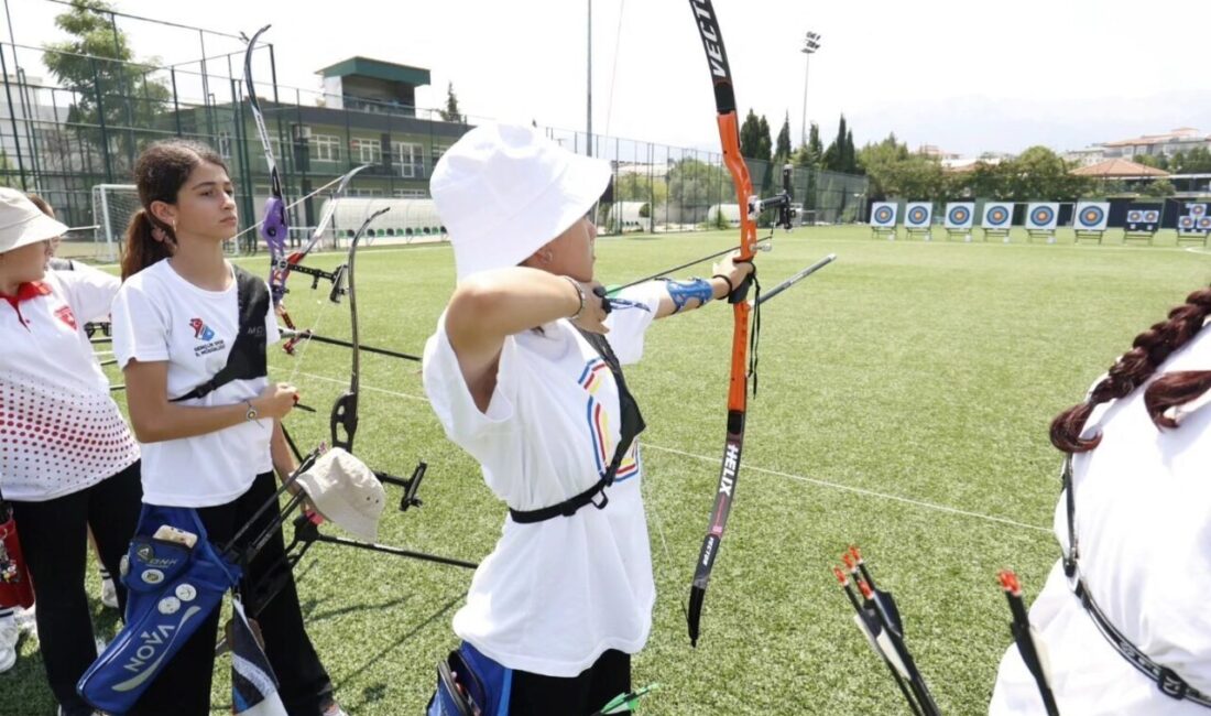 Denizli'de gerçekleştirilen Okçuluk Yaz Turnuvası, 90 sporcunun katılımıyla Zafer Katrancı