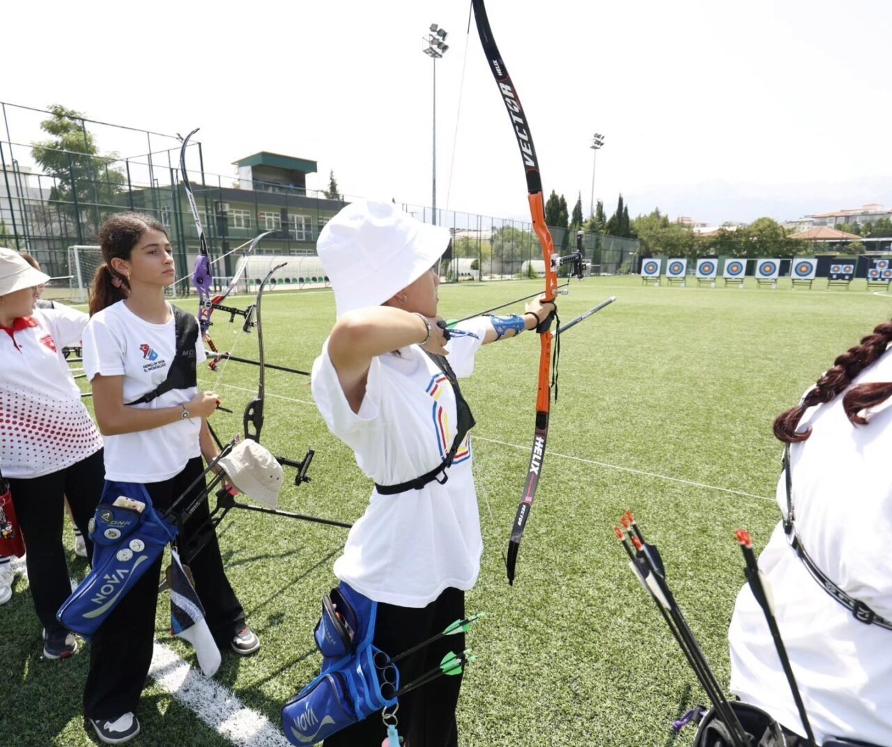 Denizli'de gerçekleştirilen Okçuluk Yaz Turnuvası, 90 sporcunun katılımıyla Zafer Katrancı