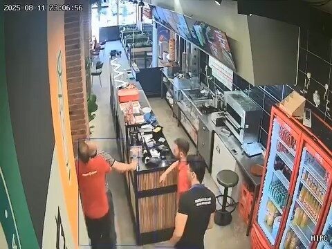 Elazığ'da bir restoran, yemeği boğazına kaçan bir müşteriye, döner ustasının