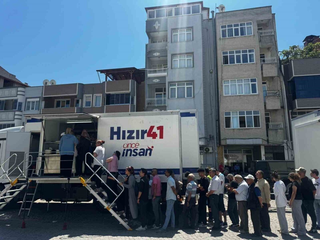 Kocaeli Büyükşehir Belediyesi, Balıkesir Sındırgı'daki 6.1 büyüklüğündeki depremin ardından Hızır