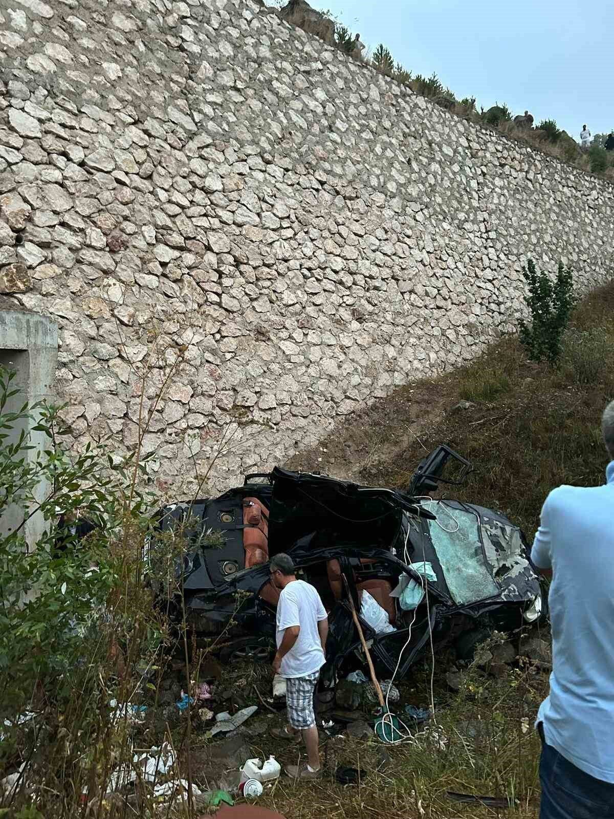 Tokat'ın Reşadiye ilçesinde O.E. kontrolündeki Honda marka otomobilin şarampole devrilmesi