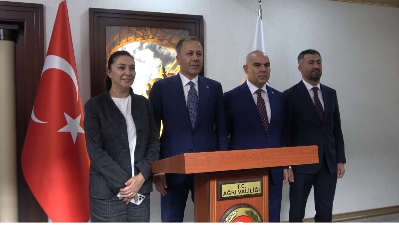 İçişleri Bakanı Ali Yerlikaya, Ağrı'da çeşitli ziyaretlerde bulundu. Havalimanında karşılanarak