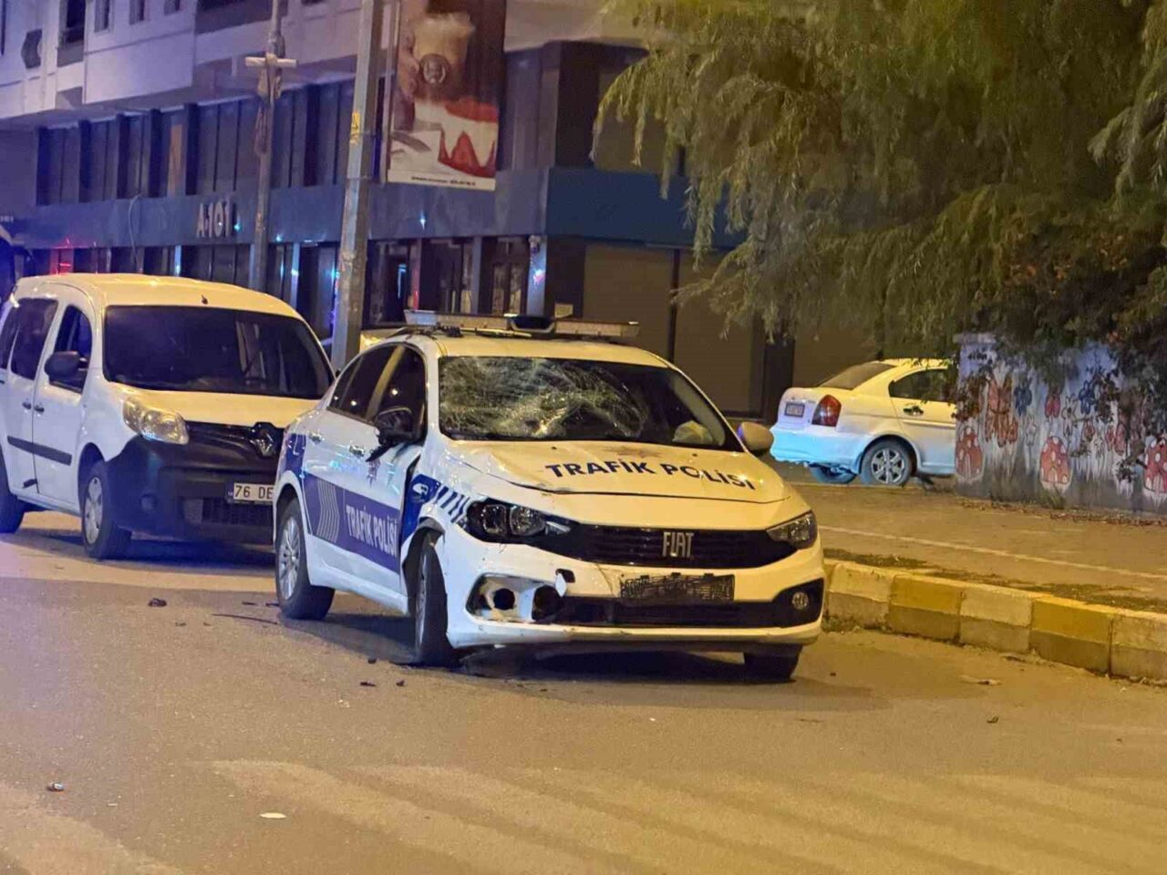 Iğdır’da gece saatlerinde motosiklet ile polis aracı çarpıştı. Taner Sayan