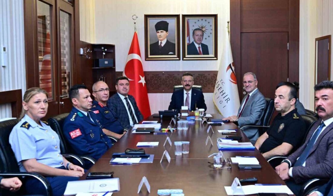 Eskişehir Valisi Hüseyin Aksoy'un başkanlığı altında gerçekleştirilen İl Güvenlik ve