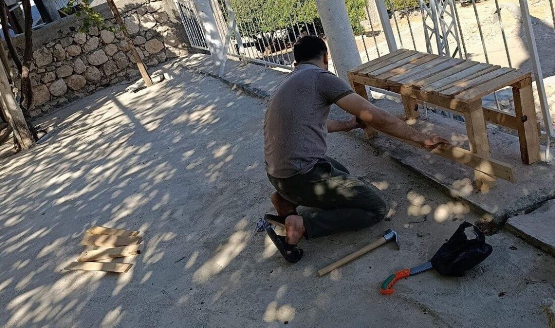 Adıyaman'ın Güngörmüş Köyü'nde görevli imam Mahmut Türkeri, cami cemaati için