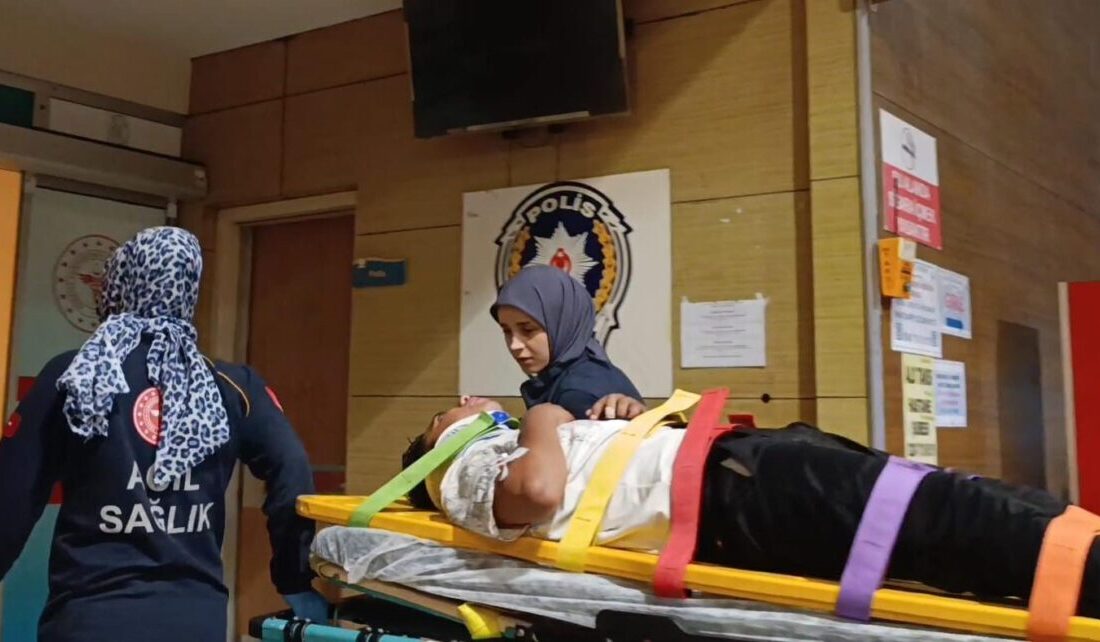 Bursa'nın İnegöl ilçesinde 13 yaşındaki Mert Z., balkondan düşerek yaralandı.