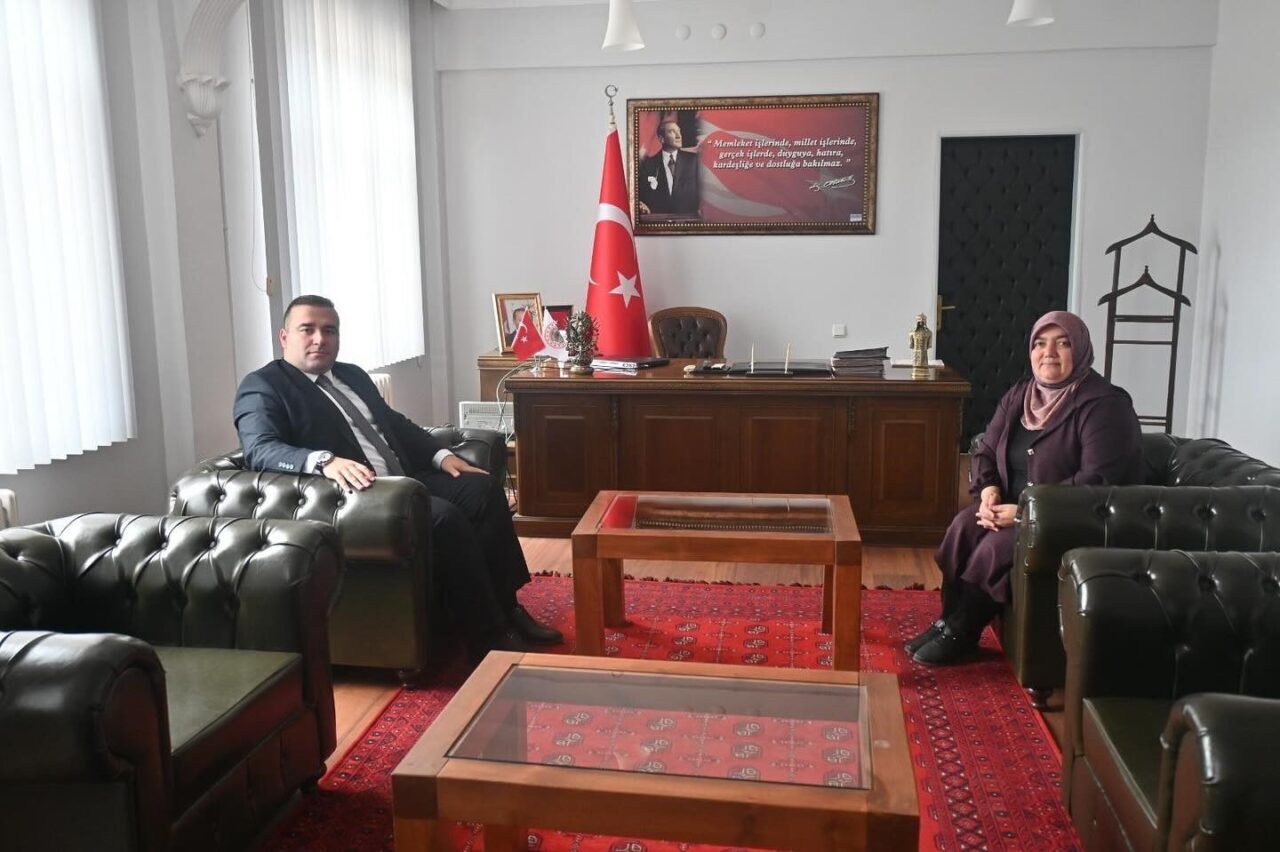 İnhisar Kaymakamı Mücahit Ünal, yeni görevine başlayarak ilçe protokolünden çeşitli