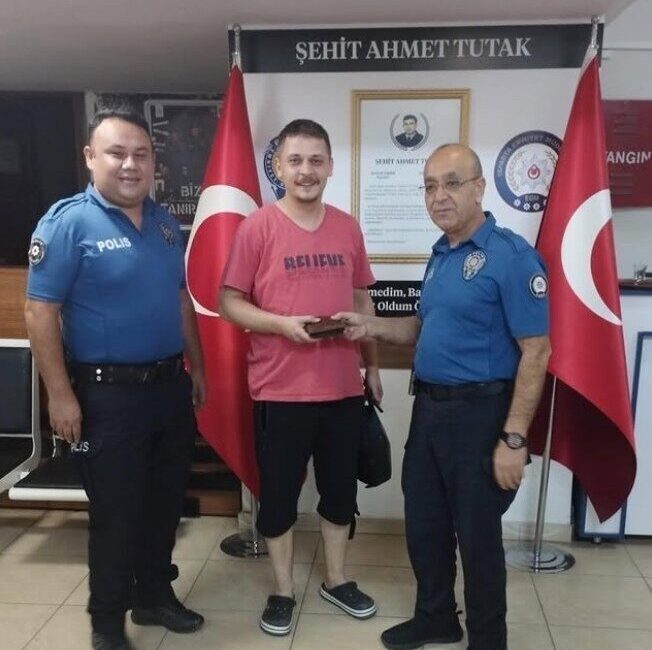Isparta’da bir kişi, içinde bin 785 TL, 5 Euro ve